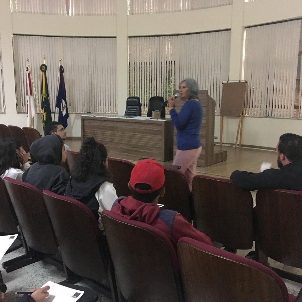 Imagem 1 da notícia: Alunos de Jacutinga visitam a Escola do Legislativo de Pouso Alegre